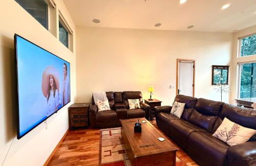 Luxury Family Retreat on Mercer Island Pet-Friendly, Pool Table, Patio & Near Seattle - Book Now & Save! - Foto 7