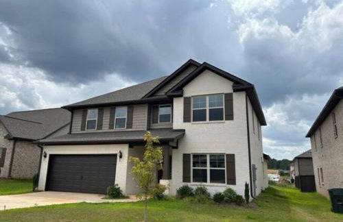 Spacious Modern Retreat Near Downtown - Photo 1