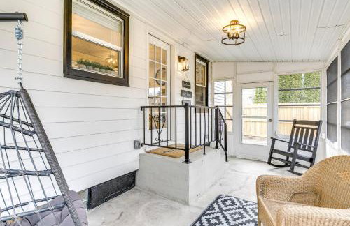 Screened Patio and Fire Pit Modern Westerville Home - Foto 25