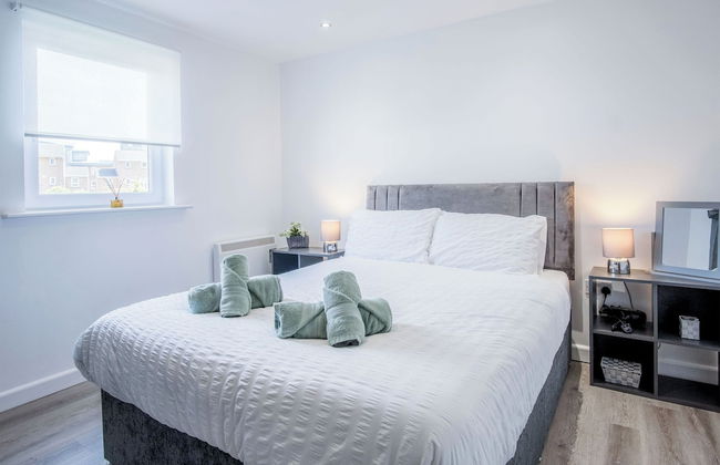 Beach View - 2 Bed Apartment - Llanelli - Photo 2