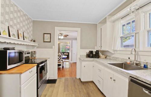 Bohemian Bungalow Pac-Man, walk downtown, pet friendly - Foto 6