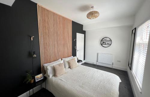 Modern 2 bedroom beach house - Photo 2