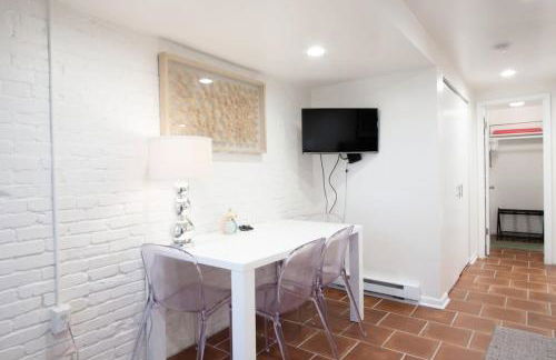 WELL-EQUIPPED STUDIO APT - WALK TO METRO SUBWAY - Foto 1