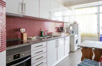 1-Bedroom Flat with Terrace, near Metro & Arena - Photo 24