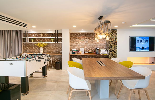 Benviar Tonson Residence - Photo 2