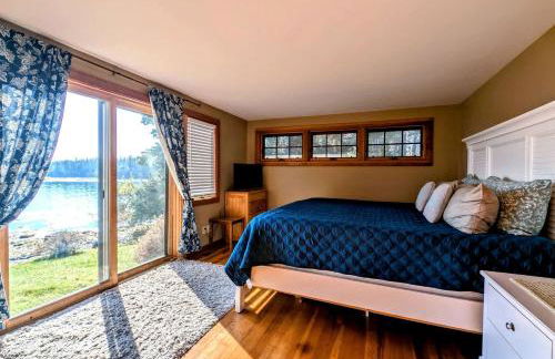 Charming Waterfront Sea Cottage with Private Beach near Bar Harbor, Hancock Maine - Photo 22