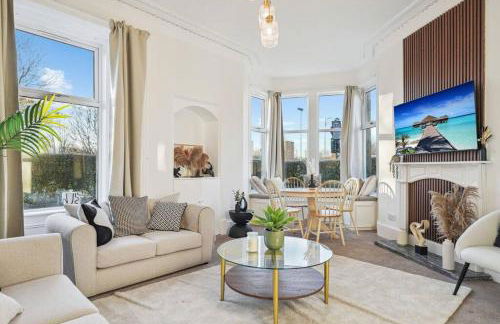 Large Terraced Home with Parking - Foto 13