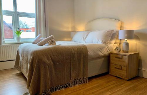 Spacious 6BR Victorian Home in 14 Somerford Near Wolverhampton Centre with Free Parking - Foto 3