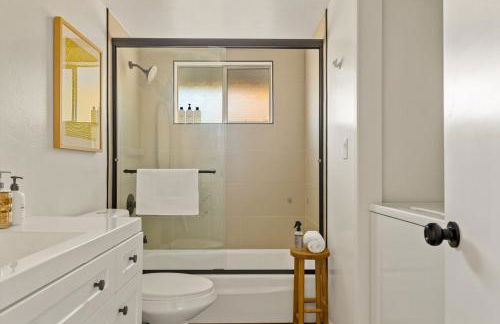 The Crown A-Frame Gated Central AC Lake Access - Foto 21