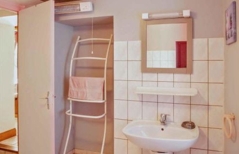 4 Bedroom Pet Friendly Home In Portbail - Photo 24