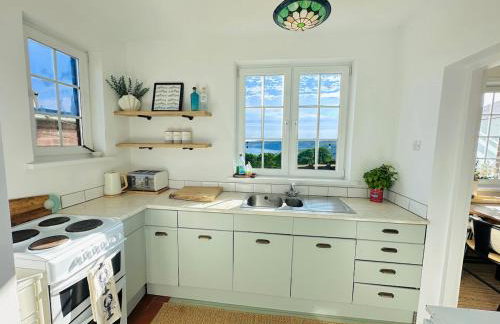 Elegant Coastal Home with Unrivalled Sea Views - Foto 14