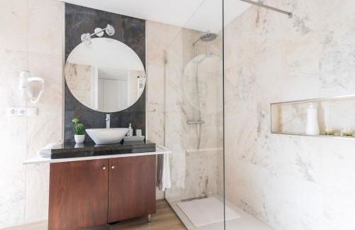 Vila Vicente Jacuzzi, Sauna and Parking - Photo 15