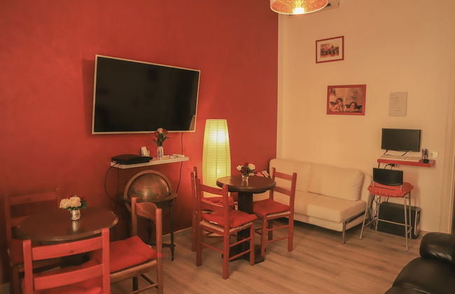 Român Holidays Hostel - Photo 59