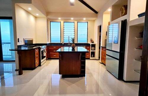 Breathtaking Oceanfront Home on Lava Rock Beach - Photo 33