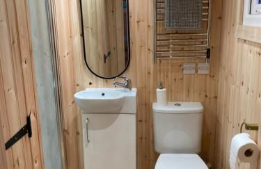 The Swift, Shepherds Hut at Bee Happy Breaks Scotland - Photo 11