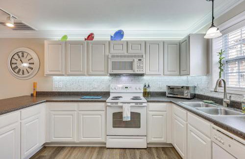 Townhome w/ Outdoor Pool & White Lake Access! - Foto 7