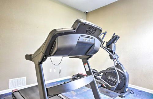 Pool Access Waterfront Lake Ozark Condo with Patio - Foto 27