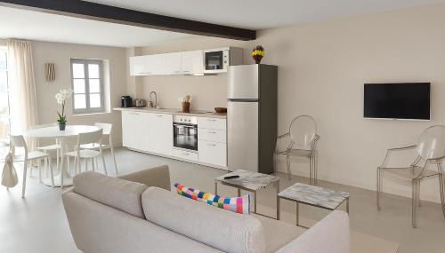 Maison de Charme & Cour Privée dans le Cœur Historique d'Amboise - Foto 2, stove, dishwasher, toaster