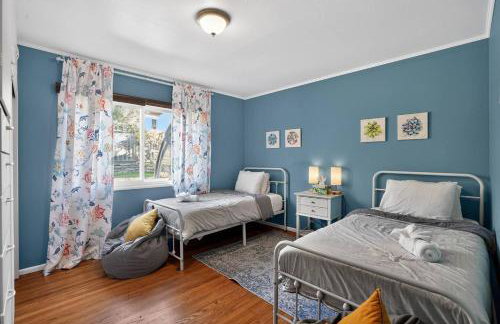 Relaxing 4 bedroom - Full Kitchen & Dining - BART - Photo 4