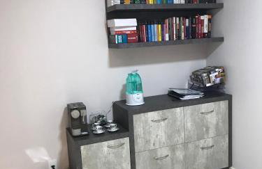 Sobrado casa de alto padrão, ar condicionado em todos os cômodos, aquecimento à gás, com piscina aquecida e área de festas - para o Show Rural 2026, fácil acesso a Rodovia 277 - Foto 2