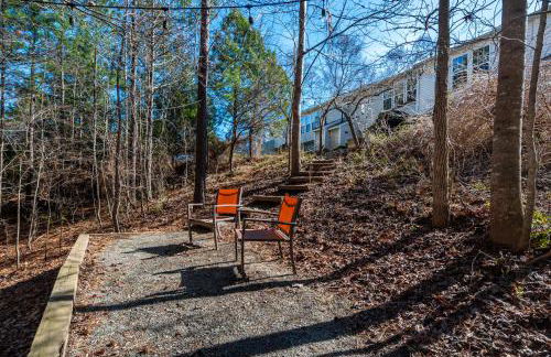 Modern 3-BR Townhome w Private Backyard Near RTP - Foto 57