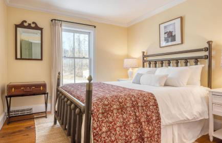 Historic & Secluded Estate on the Hudson River w/ Pool Sleeps 24 River House by Avantstay - Foto 89