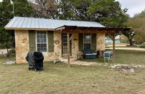 Hilltop Cottage, Historic Silver Spur Dance Hall - Foto 1