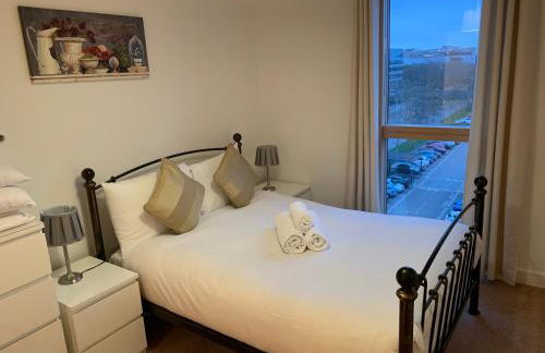 iSTAY APARTMENTS at VIZION - Fully Equipped Modern Serviced Apartments with Balconies, Superfast Broadband, Free Allocated Parking Space, 24h Security, Rooftop Gardens, Located in Central MK - Photo 16