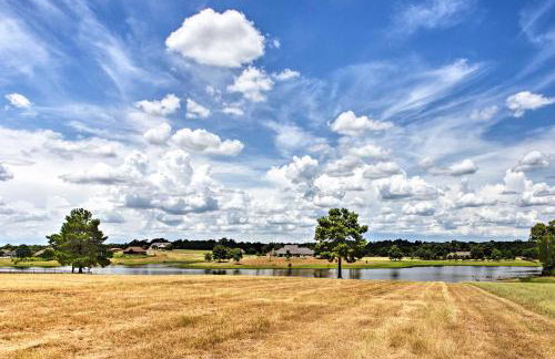 Spacious Stallion Lake Ranch Home with Patio - Foto 30