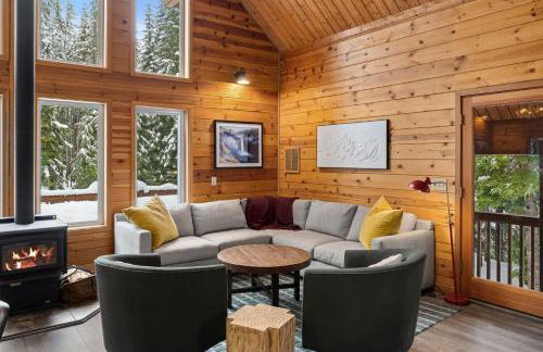 Alpine Retreat at Snoqualmie Pass- 5-Min to Slopes, Private Creek, BBQ, Fireplace, Smart TVs, Kids Games, Hi-Speed Wi-Fi - Foto 14
