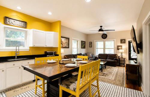 Dog-friendly home with large patio, W/D & central AC - Foto 46