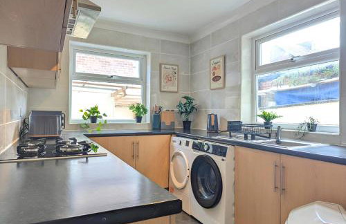Bright 4BR Home Near Anfield & Free Parking - Foto 7