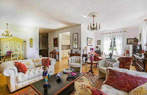 Lovely Home In Saint-Julien-Les-Rosie - Foto 3