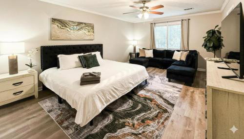 King Bed! Soaking tub! Fenced Yard w Screen Patio - Foto 3