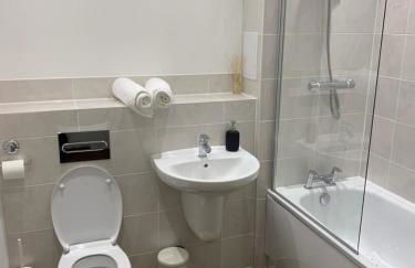 Lakeside 2 BED LUXURY APARTMENT No PARTIES No EVENTS Early Check-in Late Check- Out Allowed - Foto 16