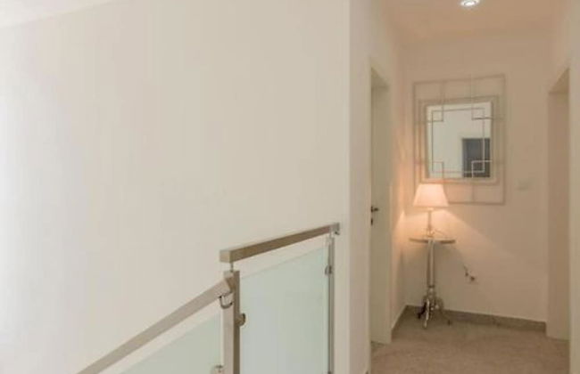 Modern & Stylish Villa With Private Pool - Foto 26