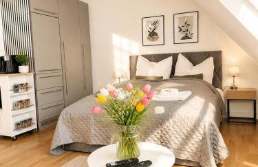 BELLA - Business&Family Ap 16, 100m vom Konzerteingang Schloß, Parkplatz, SmartTV, Netflix, Waschmaschine, 24h Checkin, 46qm - Foto 1