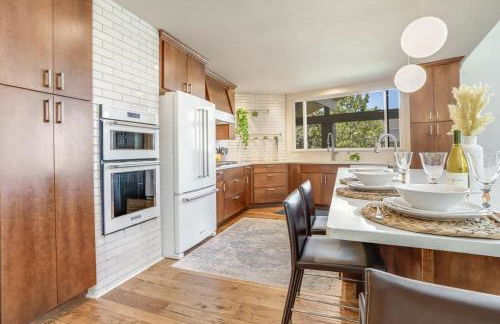 Mid-Century Mod - 7 BR Sleeps 22 - Hot Tub & Game Room - Foto 24