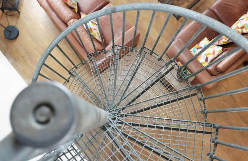 Large Industrial Style 2 Bedroom Apartment Short Term Rental & Flexible Renting Canary Wharf With Free WiFi - Photo 23