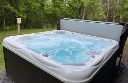 Retro Retreat Charming Home with Hot Tub & Fire Pit - Foto 2