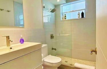 Block from Beach one bedroom with Parking - Foto 3