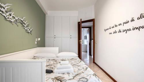 Rome City View - 2 Bedroom Apartment for 4 - Photo 3, wardrobe