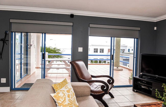 Charis to Theo - Relax in Style at This 3-bedroomed Langebaan Holiday House - Foto 3