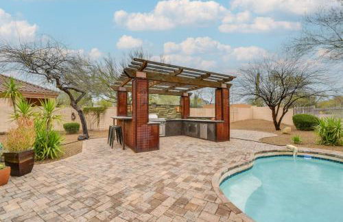 Luxe Couples Retreat with Pool and Outdoor Kitchen! - Foto 25