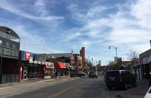 OU-Walk to Campus , Downtown ; Designer Studio - Foto 73