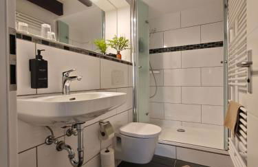 CJS Apartments - Chill or Drive am Nürburgring, new Box Spring Beds, new furniture, WLan, Spacious Rooms, Quiet Location - Foto 65