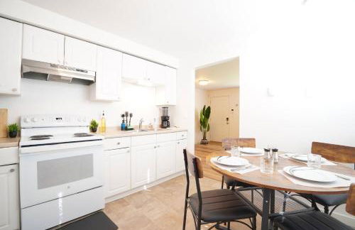 Cozy 2B1B 1 King 1 Queen• Remodeled• Wifi• Parking - Foto 15