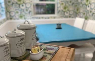 Tropical Oasis - BBQ and Beach-Inspired Nook - Foto 4