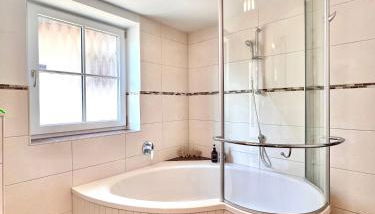 Hasenchalet Ruhpolding, Whg2 50m2, Badewanne, Chiemgau-Karte - Foto 2