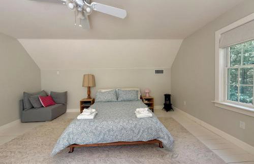 Beautiful House in the Woods, Huge Yard, Hot Tub - Foto 35